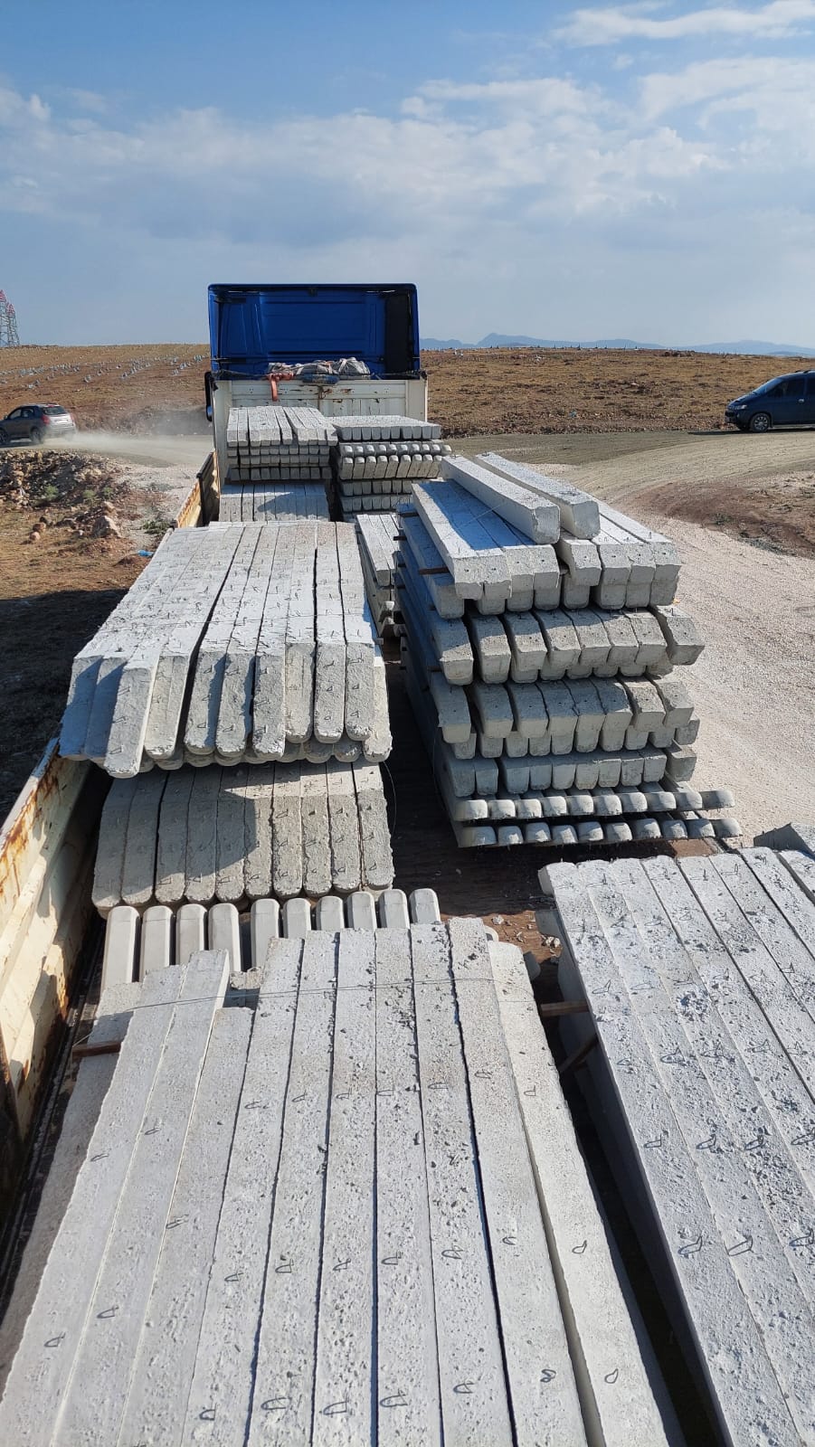 300cm Eğimli Beton Çit Direkleri